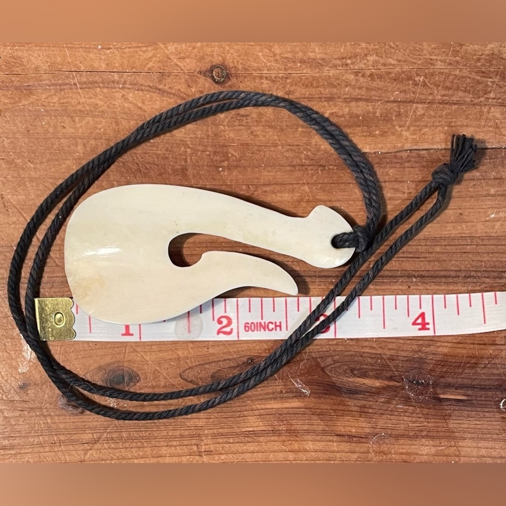 Carved bone Pacific island style fish hook pendant necklace​​ - Picture 4 of 4